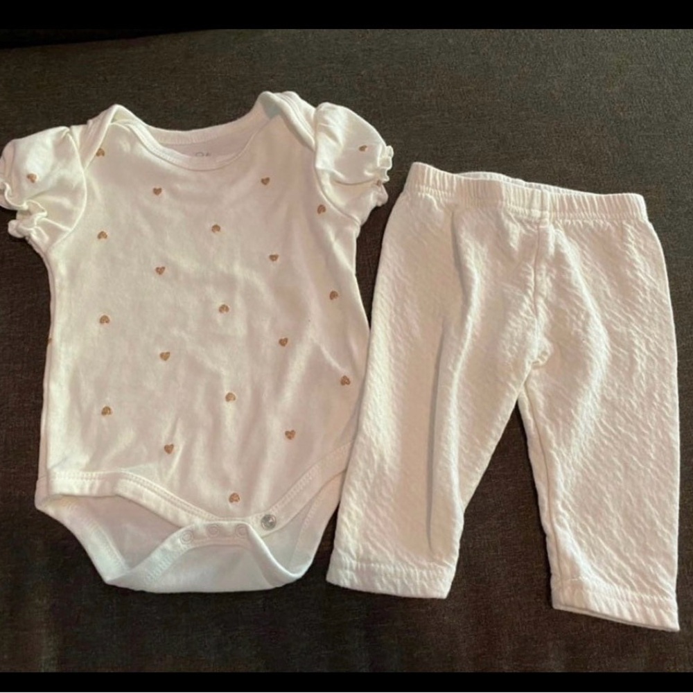 Rene Rofe White Bodysuit and Legging Set with Gold Heart Accents